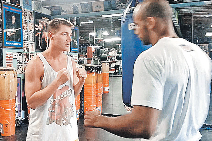Алексей Воробьев после инсульта дает уроки бокса?